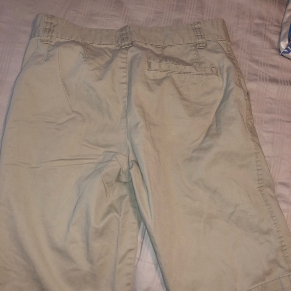 Tommy Hilfiger Khaki shorts!! Great condition - Picture 3 of 4